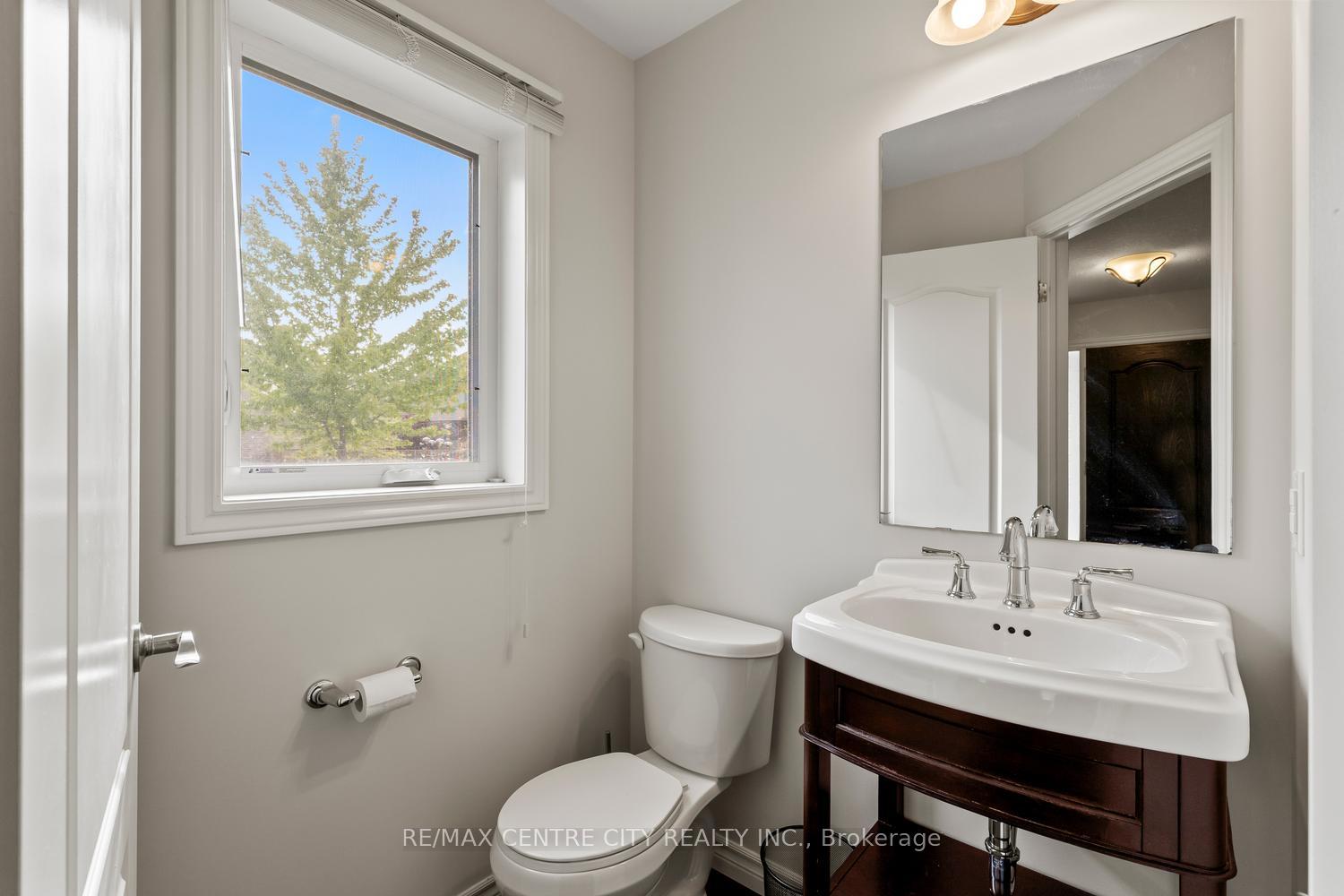 657 Tennent Avenue, London North — photo 4 of 5