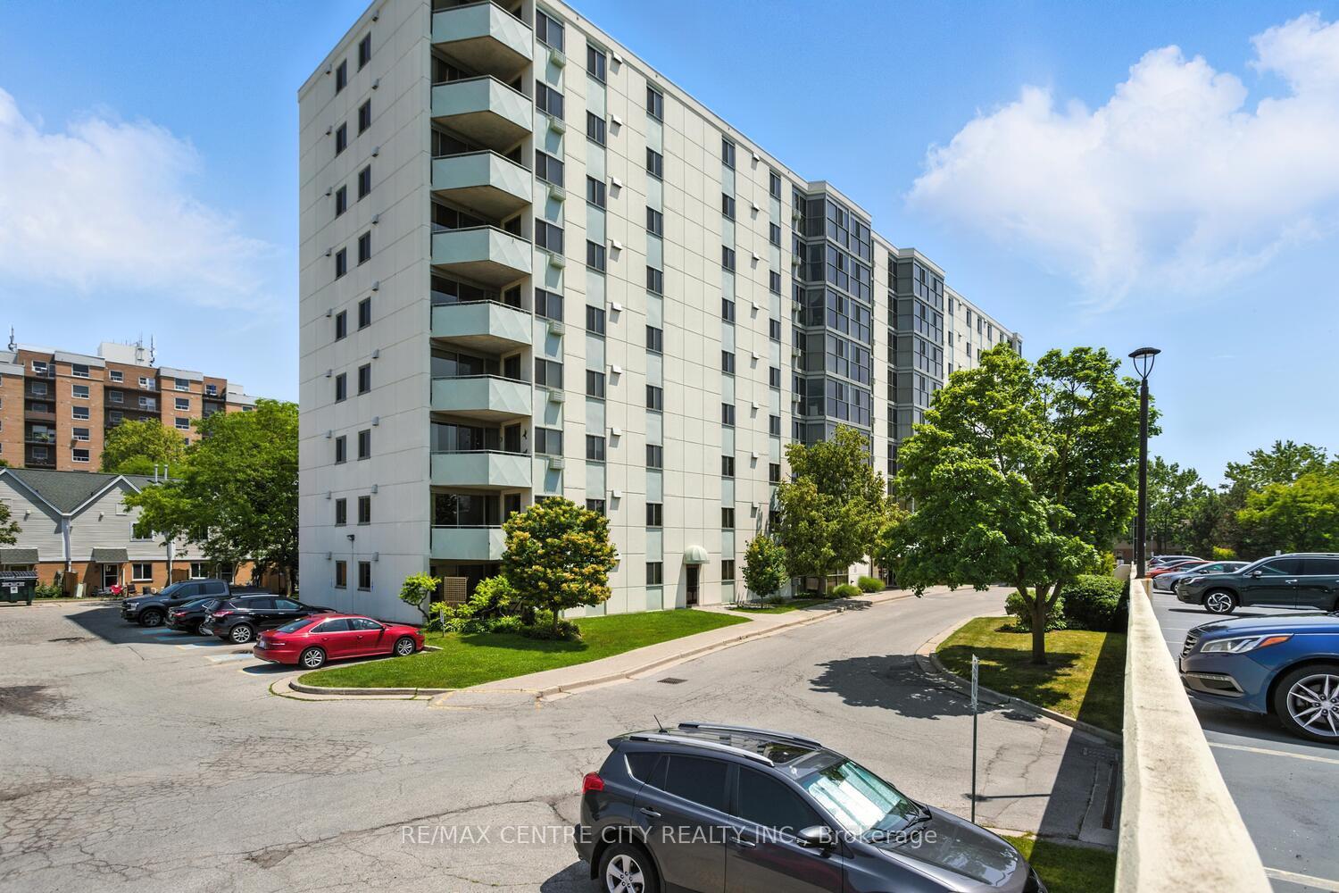 127 Belmont Drive 809, London South — photo 2 of 5