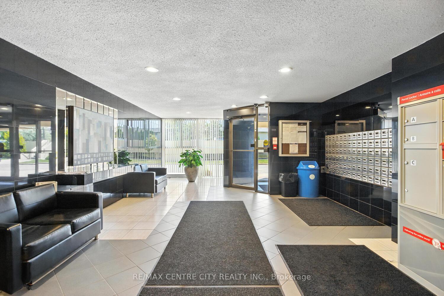 127 Belmont Drive 809, London South — photo 4 of 5