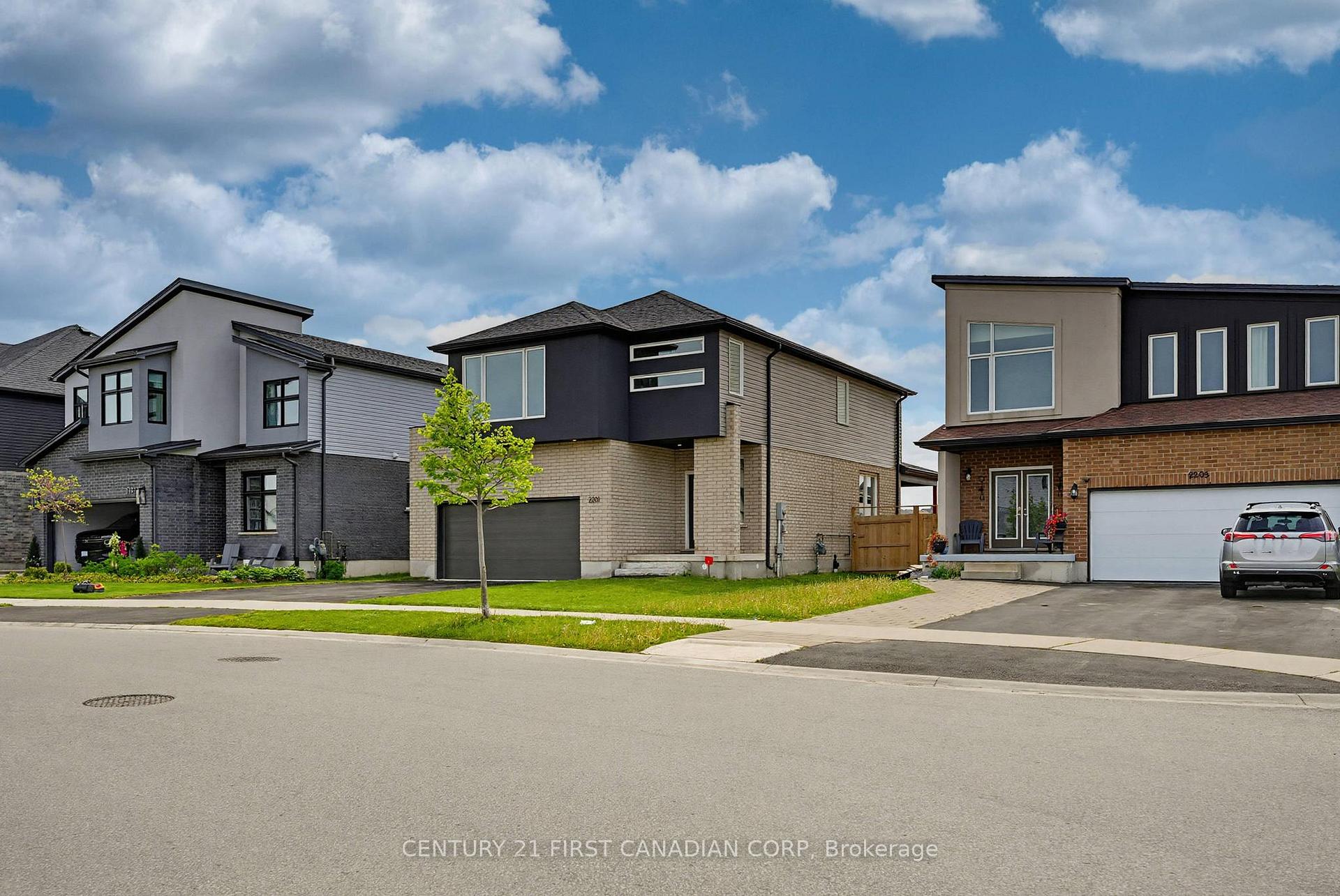 2201 WATEROAK Drive, London North — photo 3 of 5