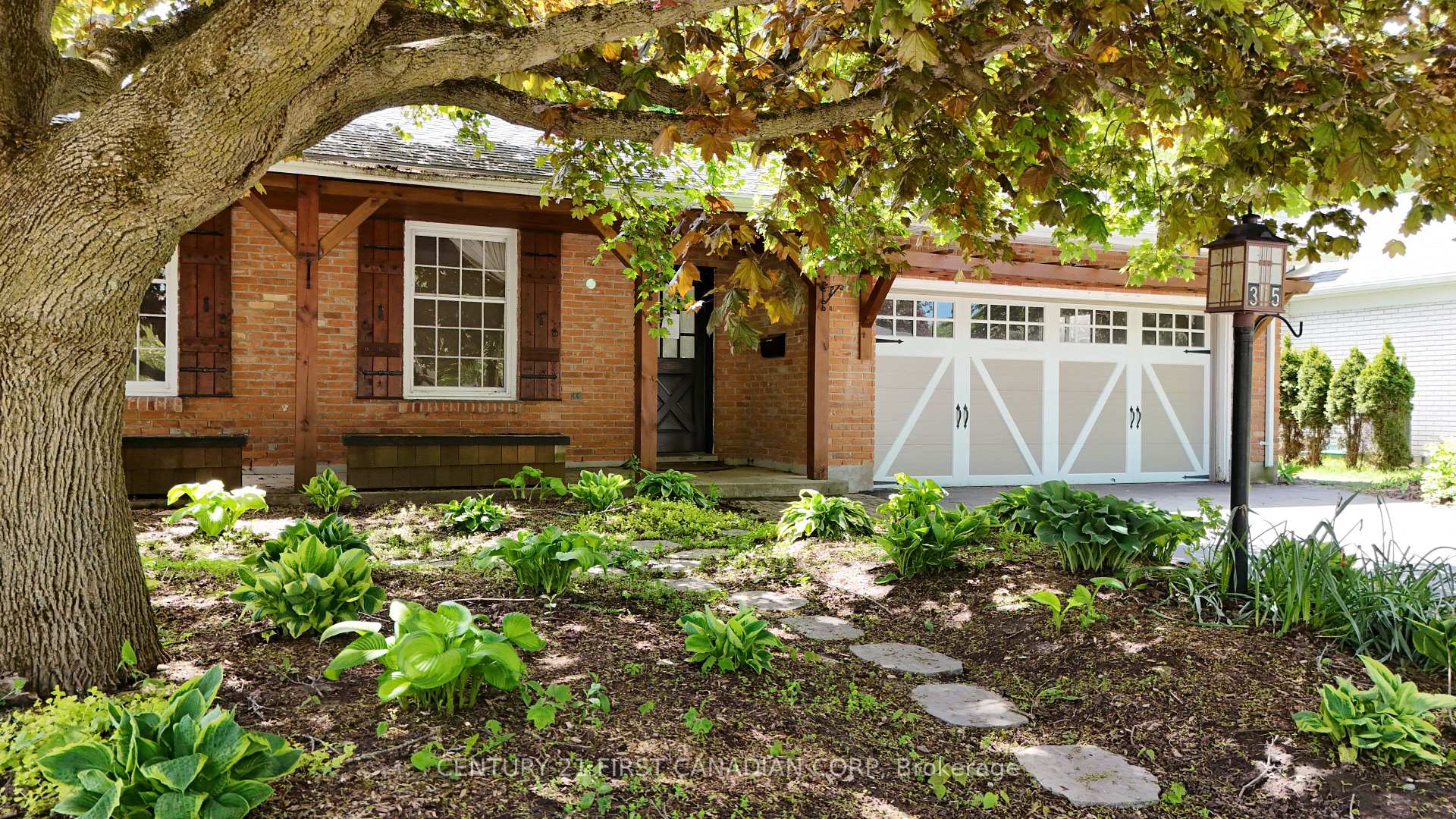 35 Benson Crescent, London North — photo 2 of 5