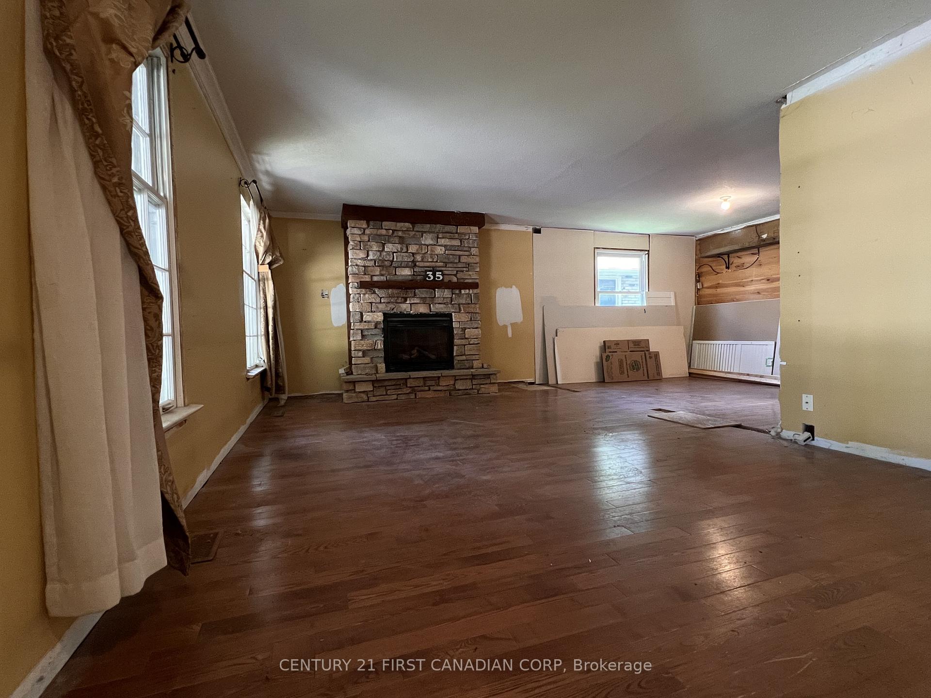 35 Benson Crescent, London North — photo 4 of 5