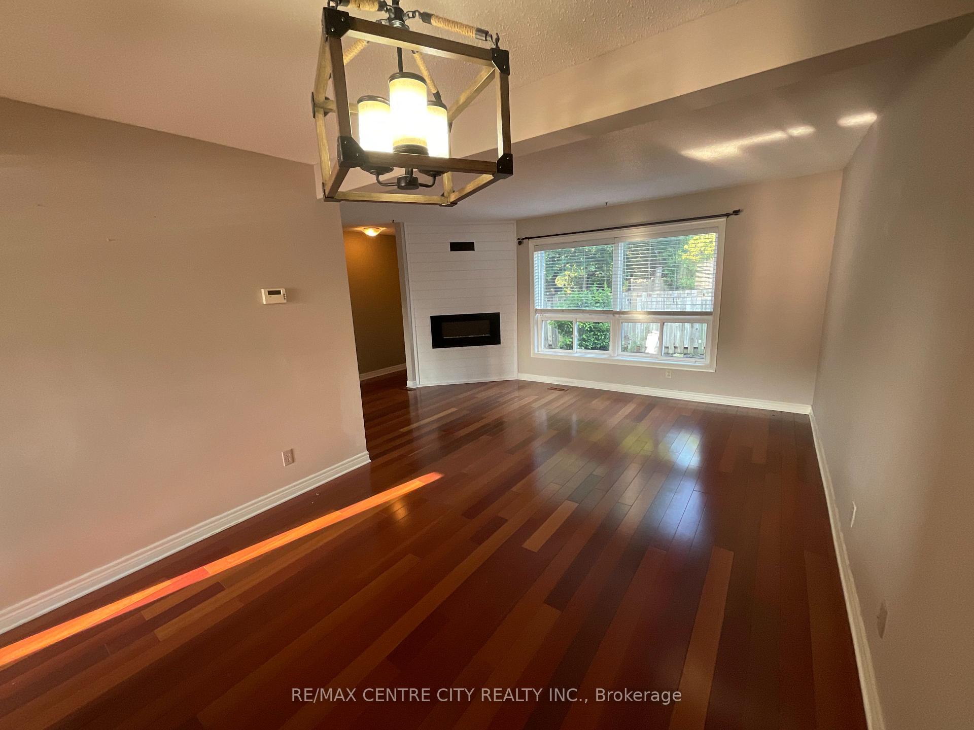 89 Highview Avenue 39, London South — photo 3 of 5