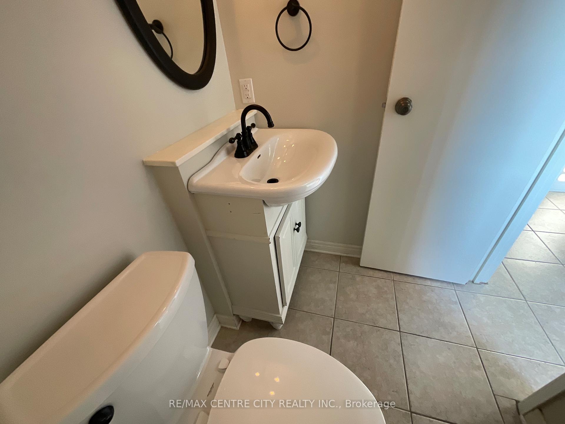 89 Highview Avenue 39, London South — photo 4 of 5
