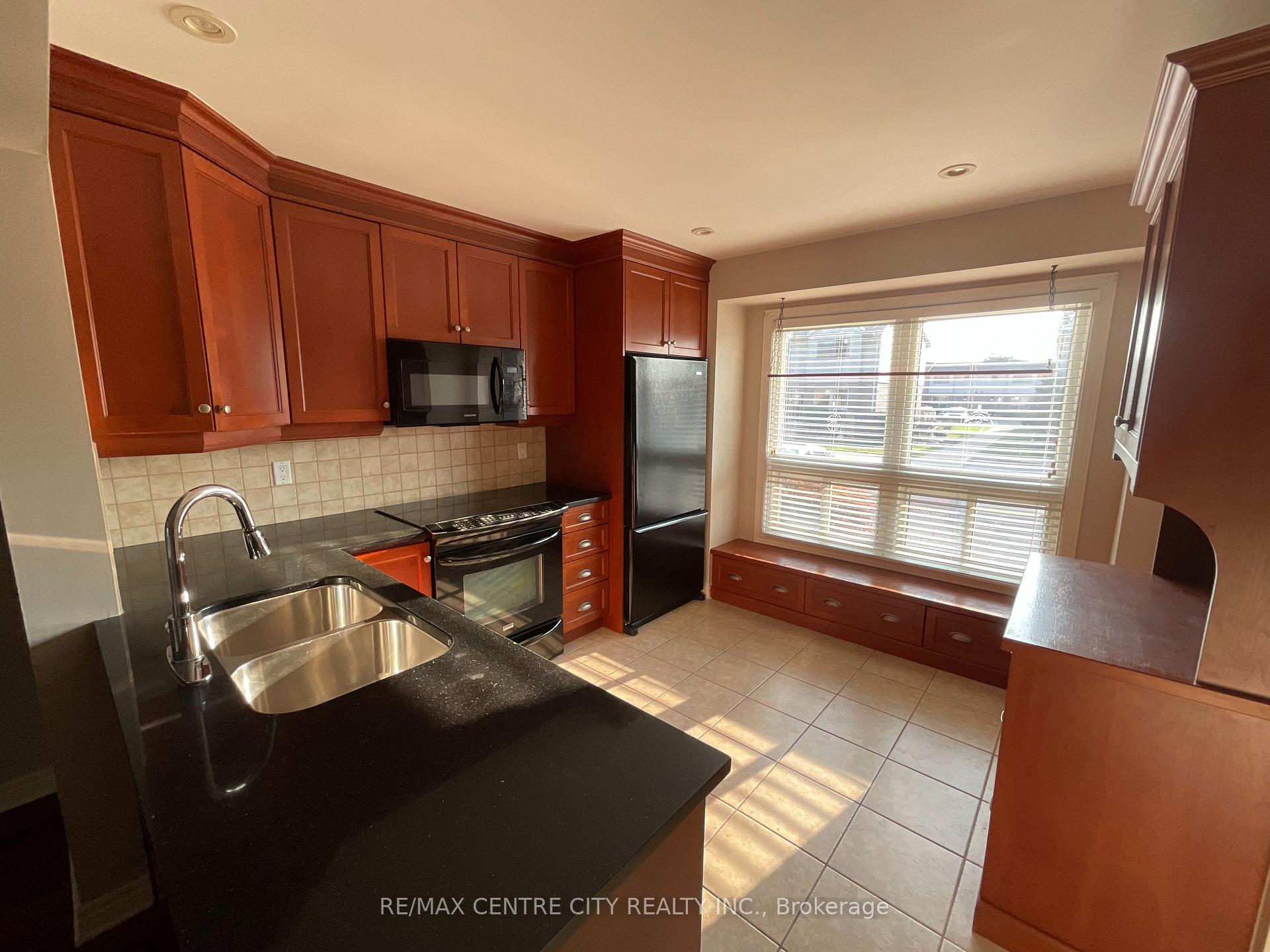 89 Highview Avenue 39, London South — photo 5 of 5