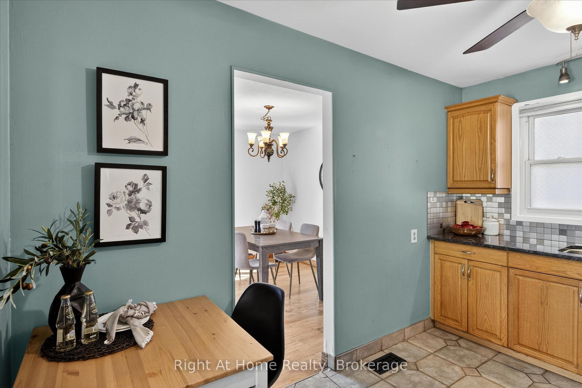 278 Mcfarlane Street, Peterborough — photo 3 of 5