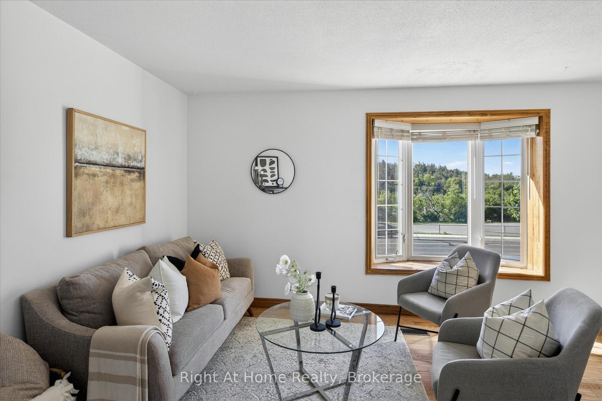 278 Mcfarlane Street, Peterborough — photo 4 of 5