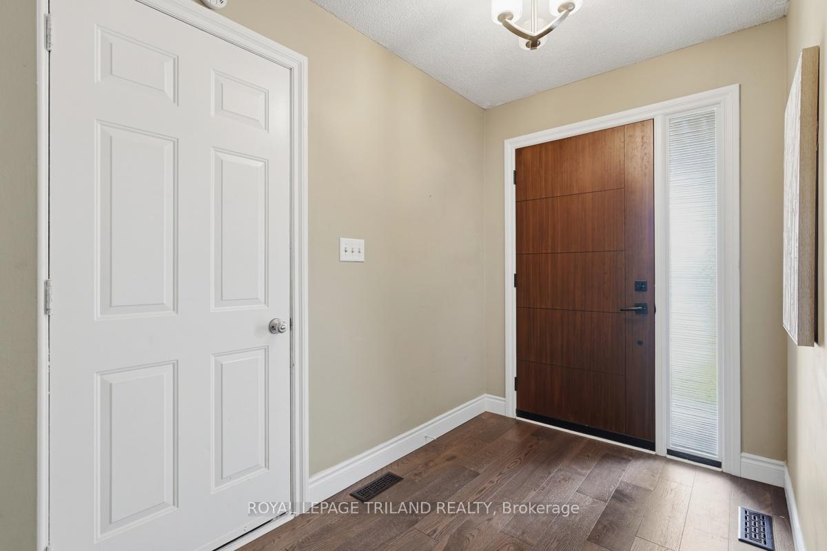 1098 Lawson Road, London North — photo 4 of 5
