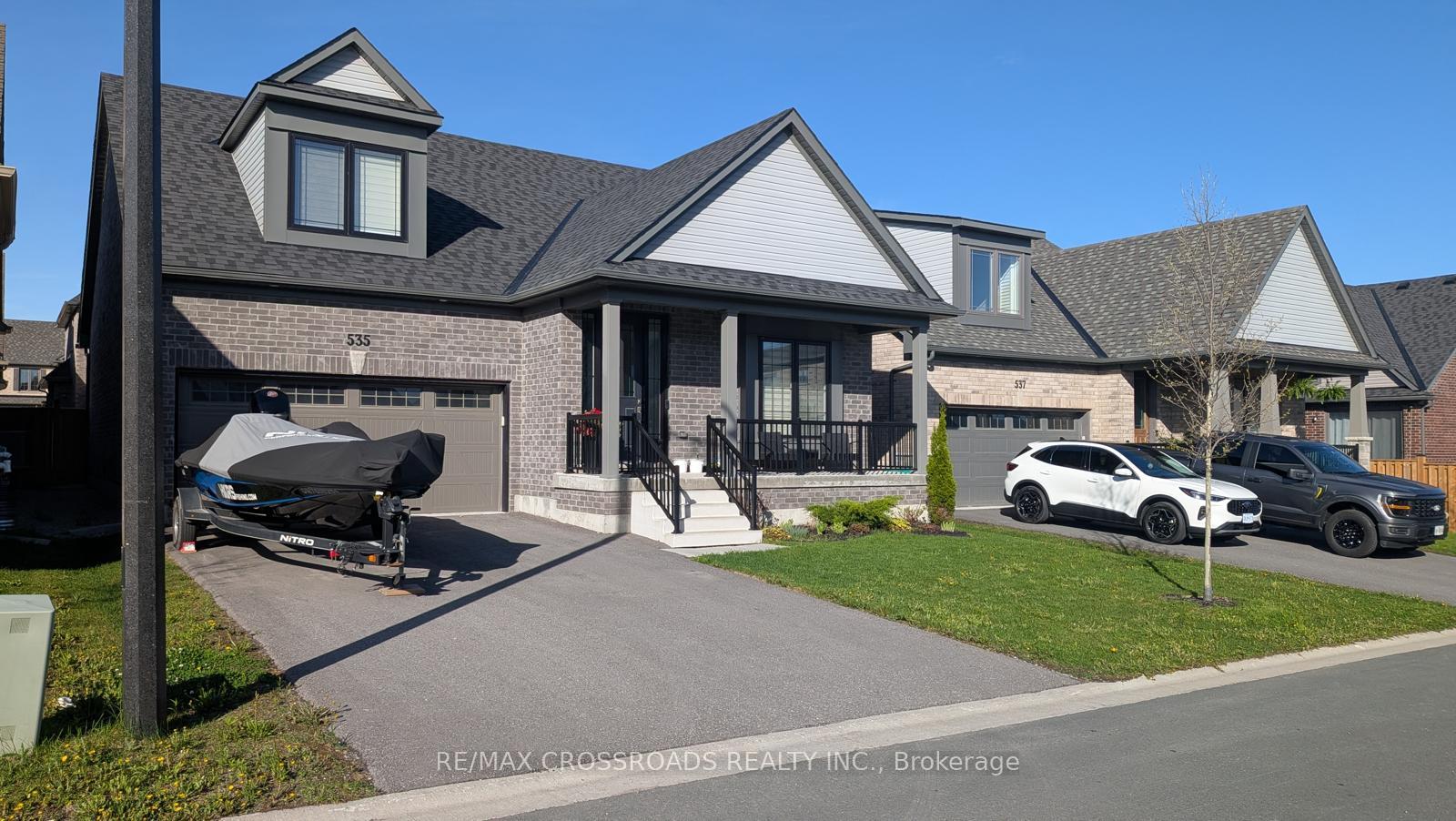 535 Macintosh Grove, Peterborough — photo 2 of 5