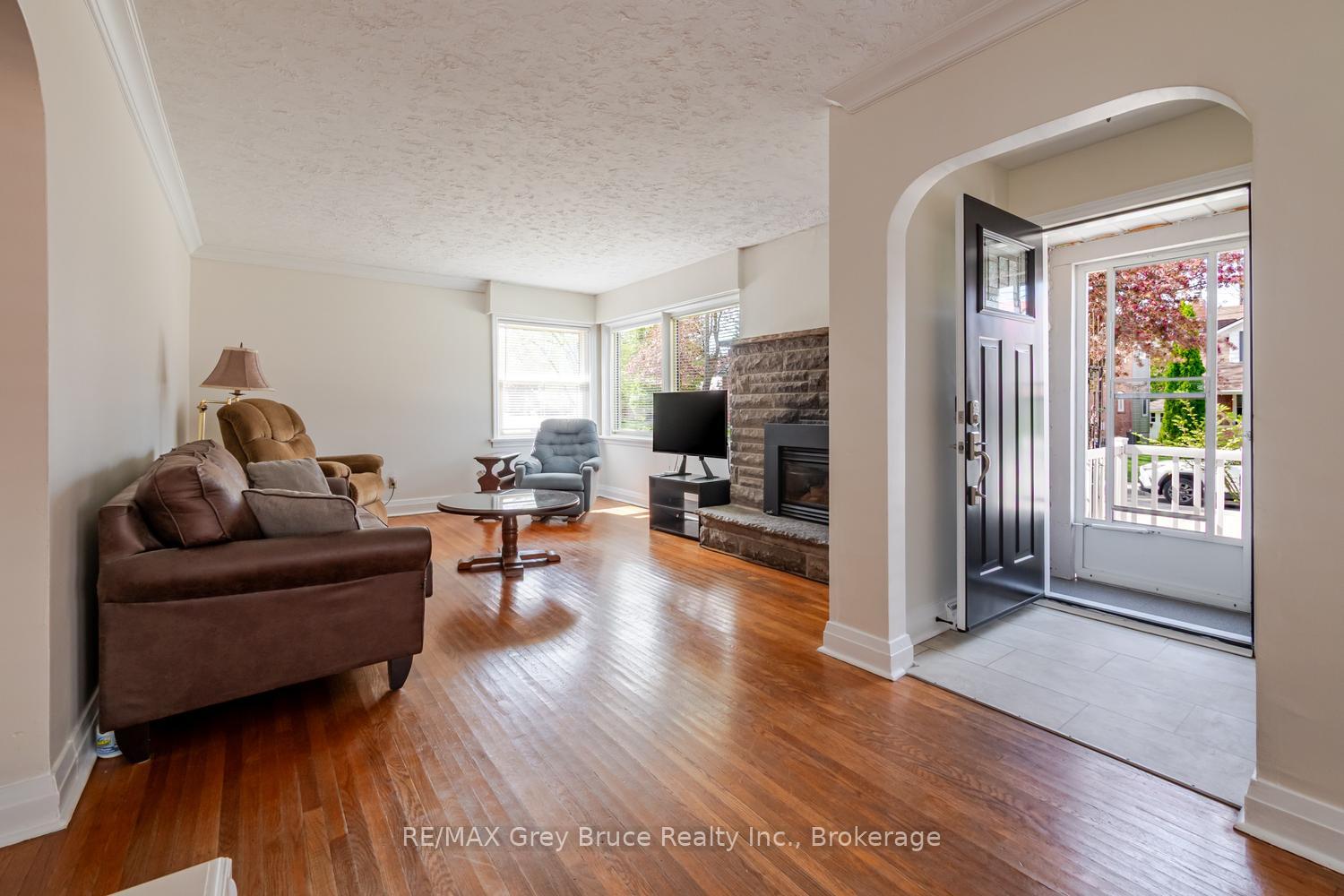 129 W 3rd A Street W, Owen Sound — photo 5 of 5