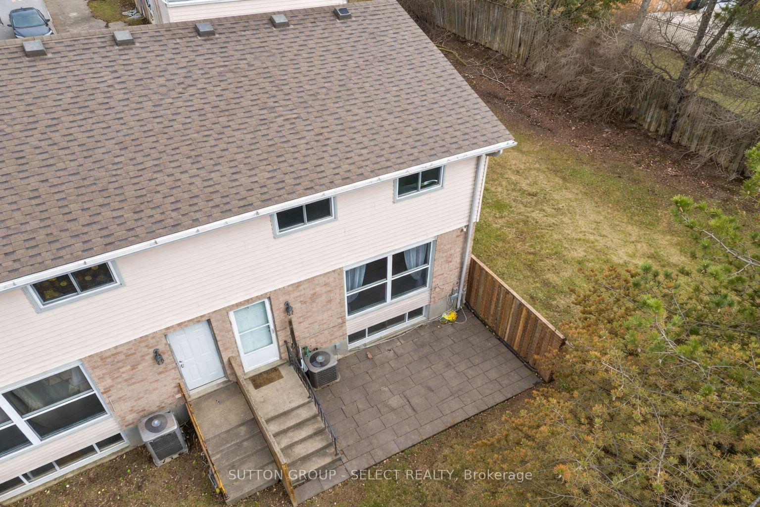 757 Wharncliffe Road 27, London South — photo 3 of 5