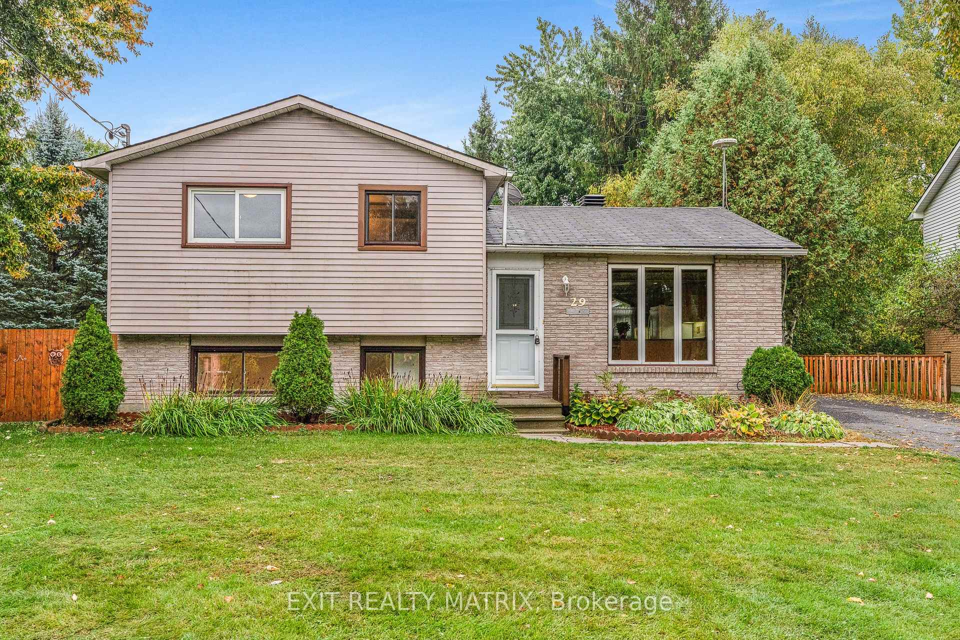29 Louise Crescent, Russell, ON K0A 1W0 — Russell, Ontario