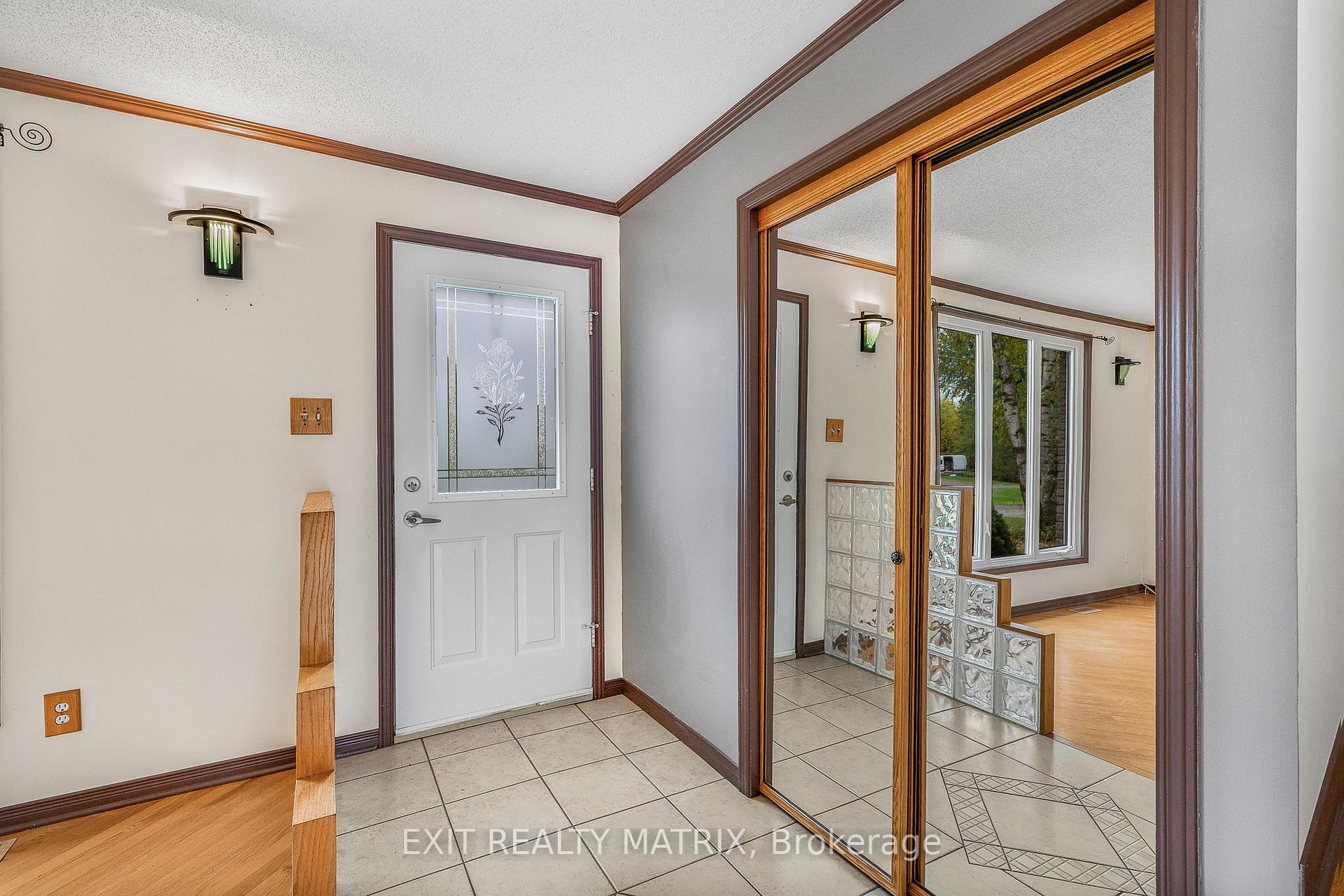 29 Louise Crescent, Russell — photo 2 of 5