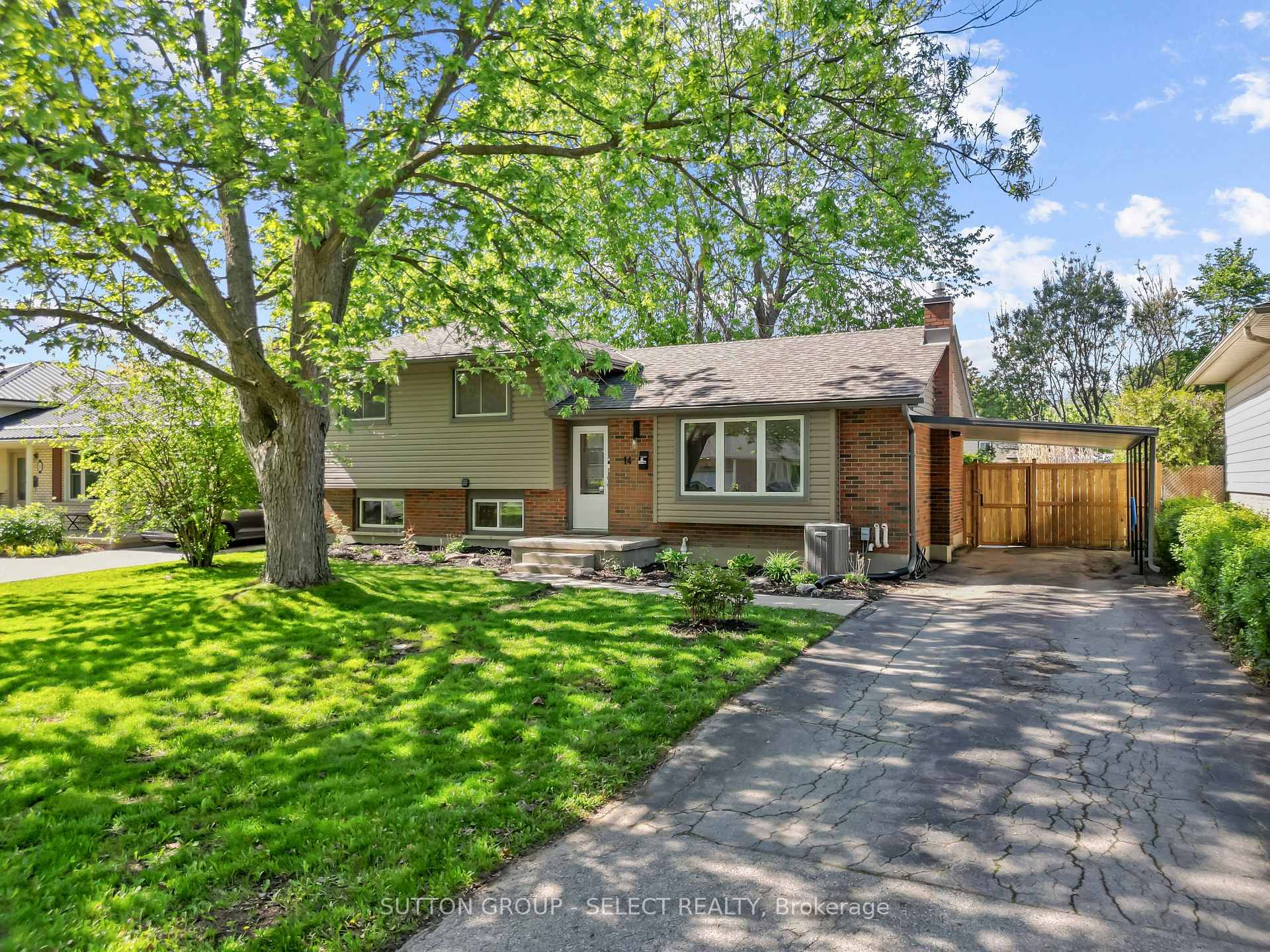 14 Notre Dame Crescent, London South, ON N6J 2G1 — London South, Ontario