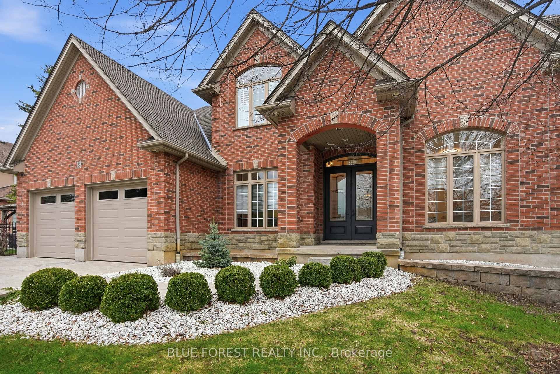 7222 Clayton Walk 5, London South — photo 2 of 5