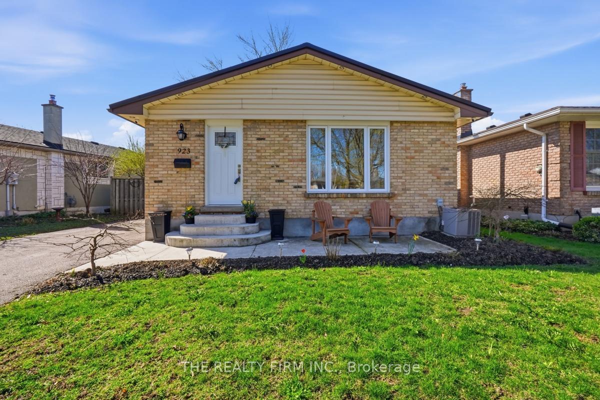 923 Willow Lane, London South, ON N6E 1H4 — London South, Ontario