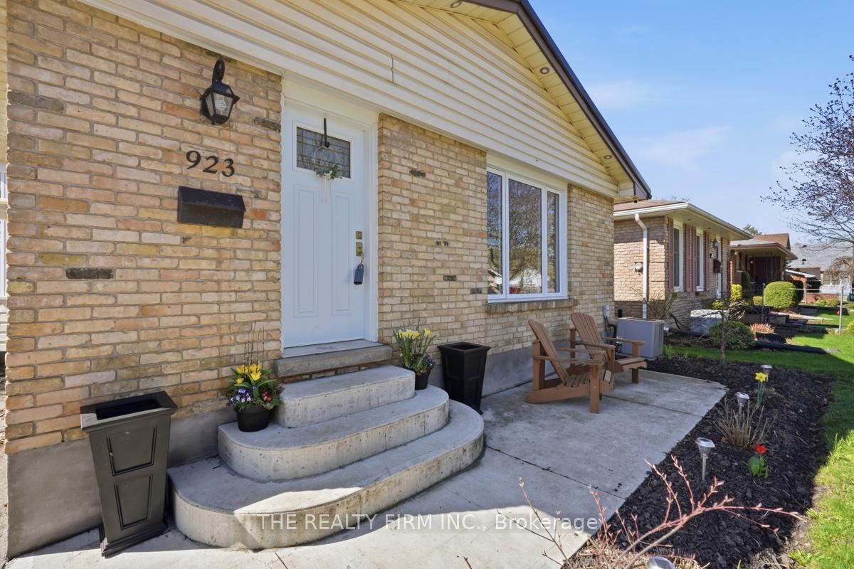 923 Willow Lane, London South — photo 3 of 5