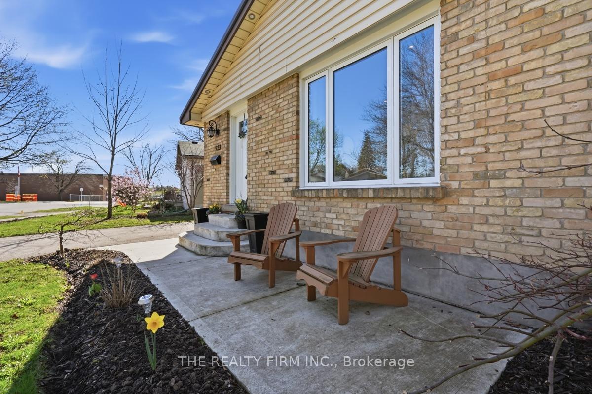 923 Willow Lane, London South — photo 4 of 5
