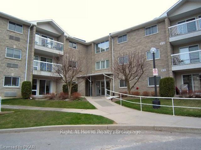 1099 Clonsilla Avenue 122B, Peterborough — photo 3 of 5