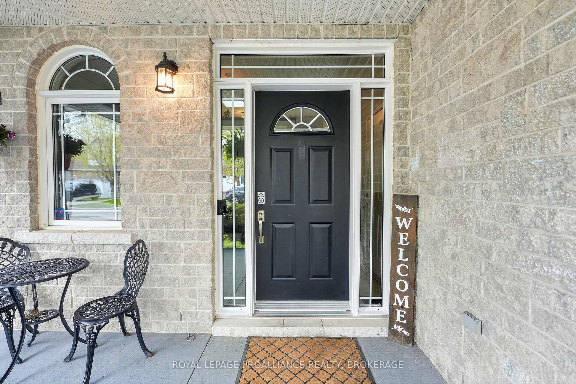 459 Maureen Street, Kingston — photo 3 of 5
