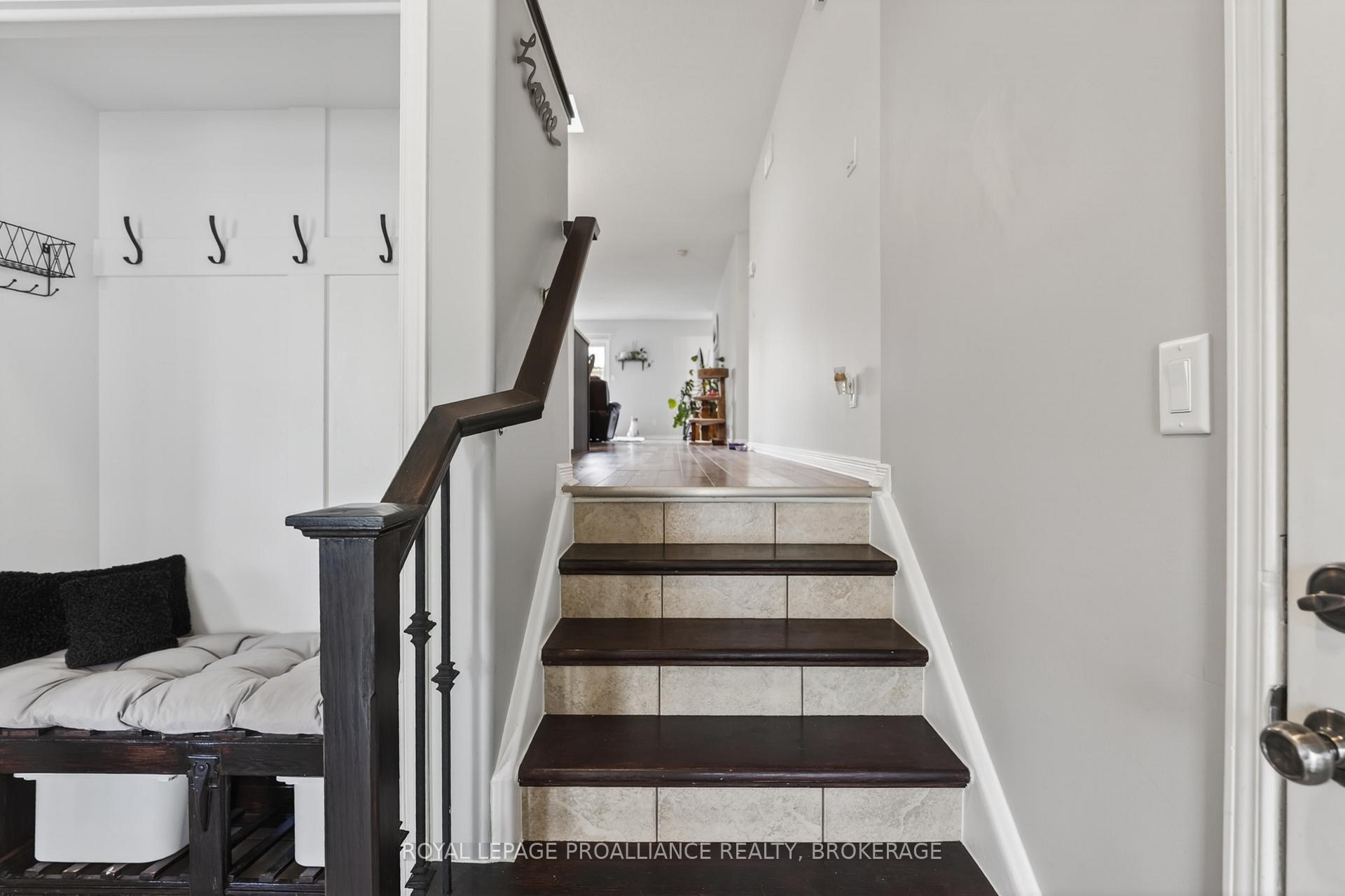 459 Maureen Street, Kingston — photo 4 of 5