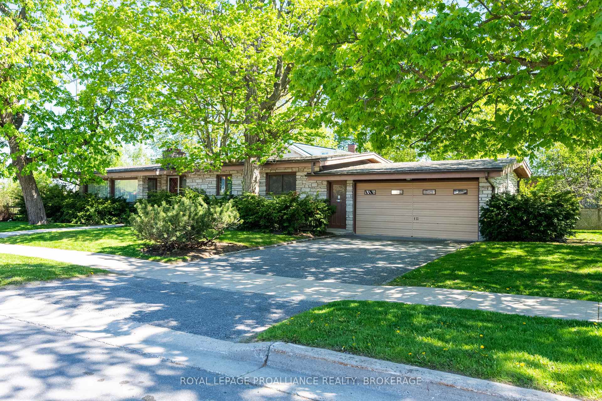 2 Churchill Street, Kingston, ON K7M 2K5 — Kingston, Ontario