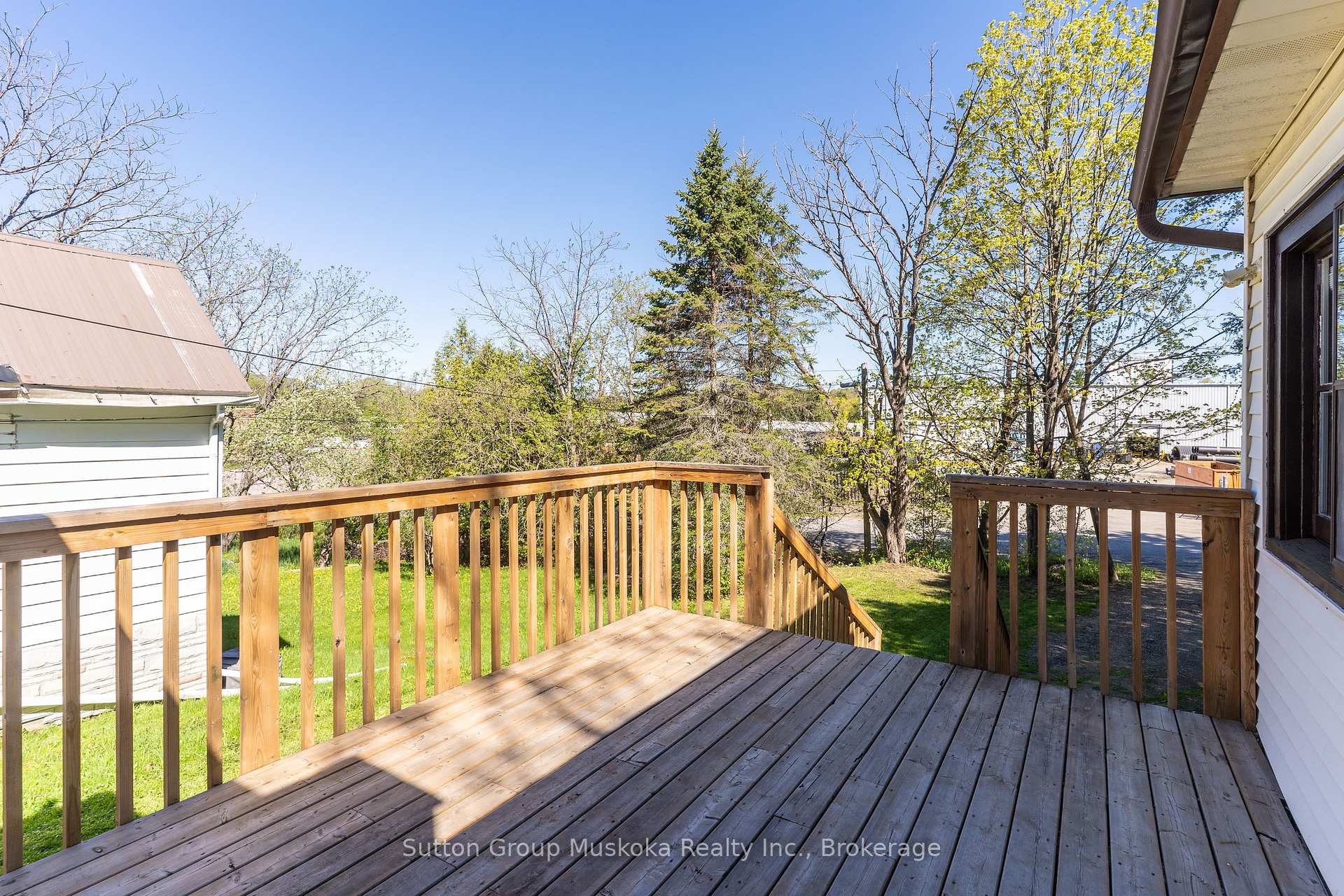 18 Susan Street W, Huntsville — photo 4 of 5