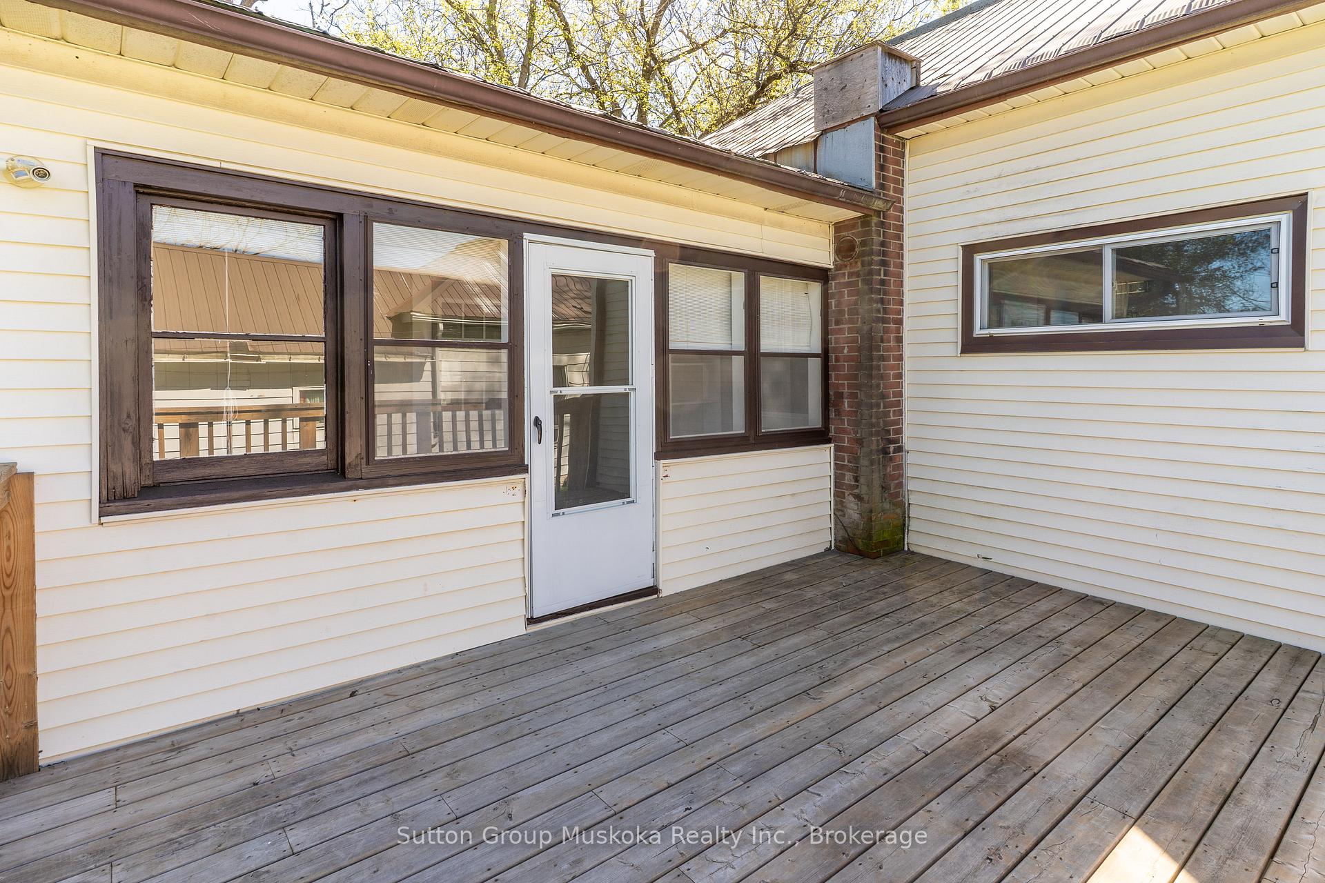 18 Susan Street W, Huntsville — photo 5 of 5