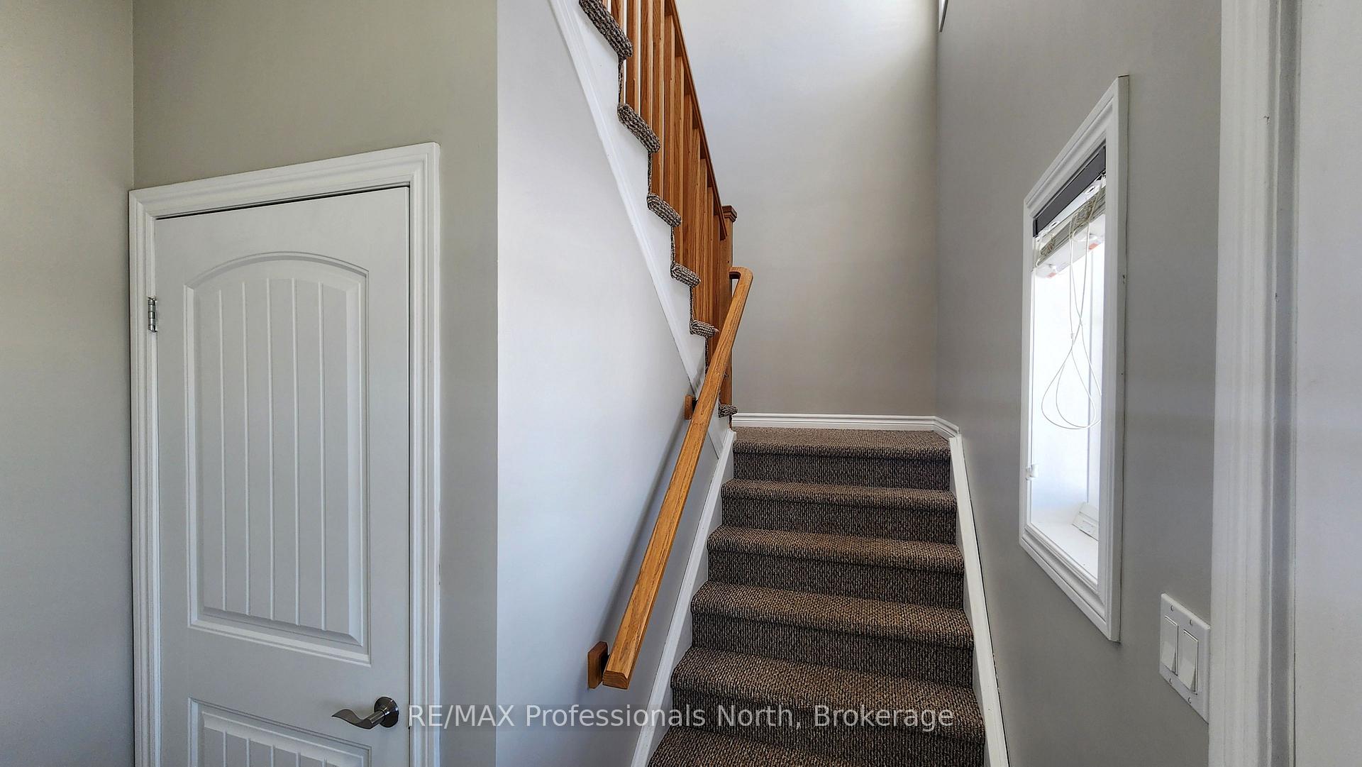 33 Goodwin Drive, Huntsville — photo 3 of 5