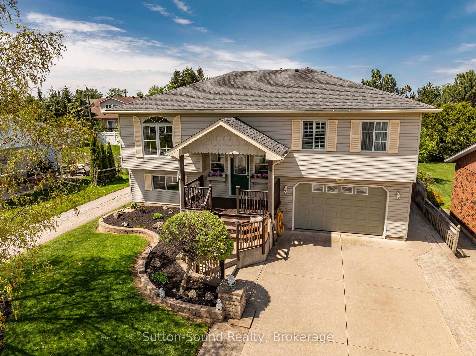 900 10th Avenue E, Owen Sound — photo 3 of 5