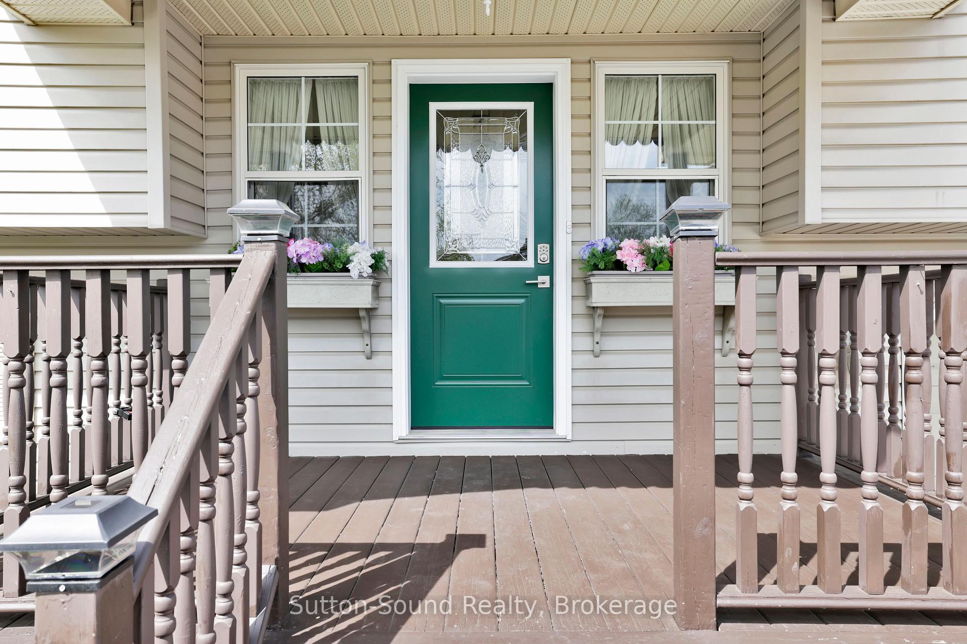 900 10th Avenue E, Owen Sound — photo 4 of 5