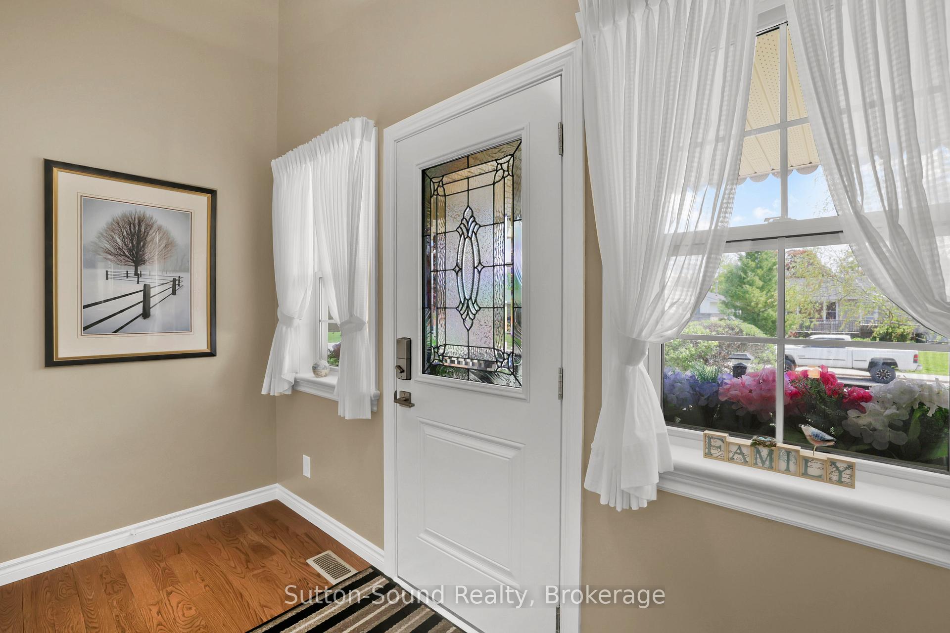 900 10th Avenue E, Owen Sound — photo 5 of 5