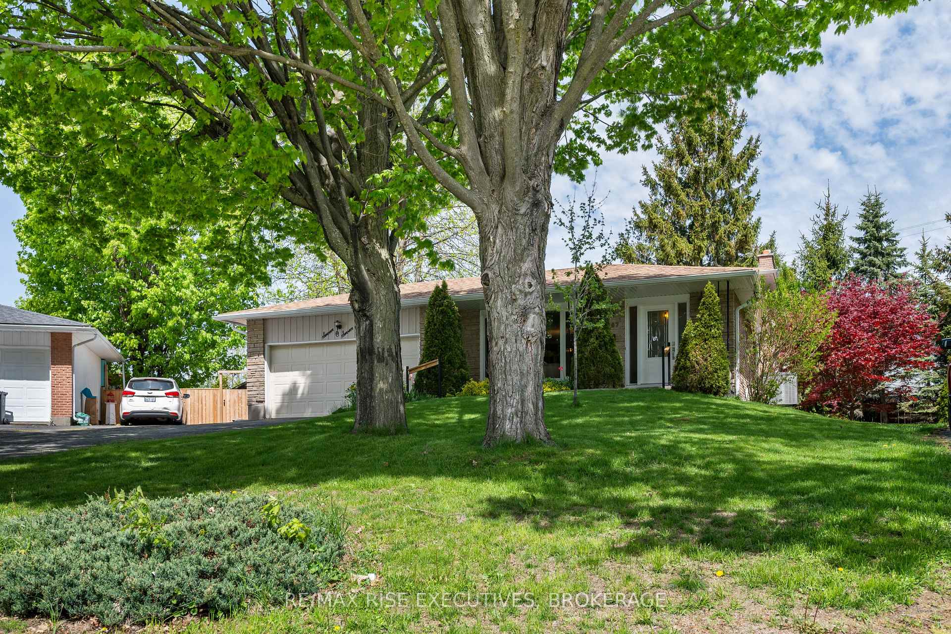 707 Laidlaw Crescent, Kingston — photo 2 of 5