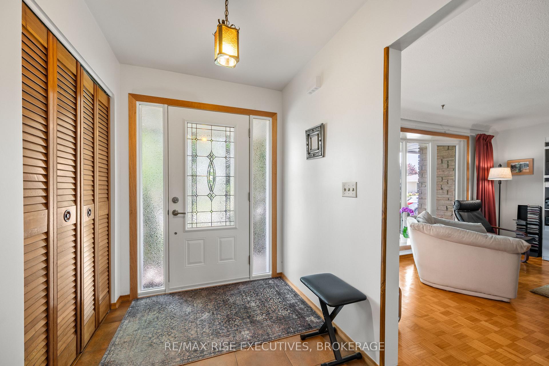 707 Laidlaw Crescent, Kingston — photo 3 of 5