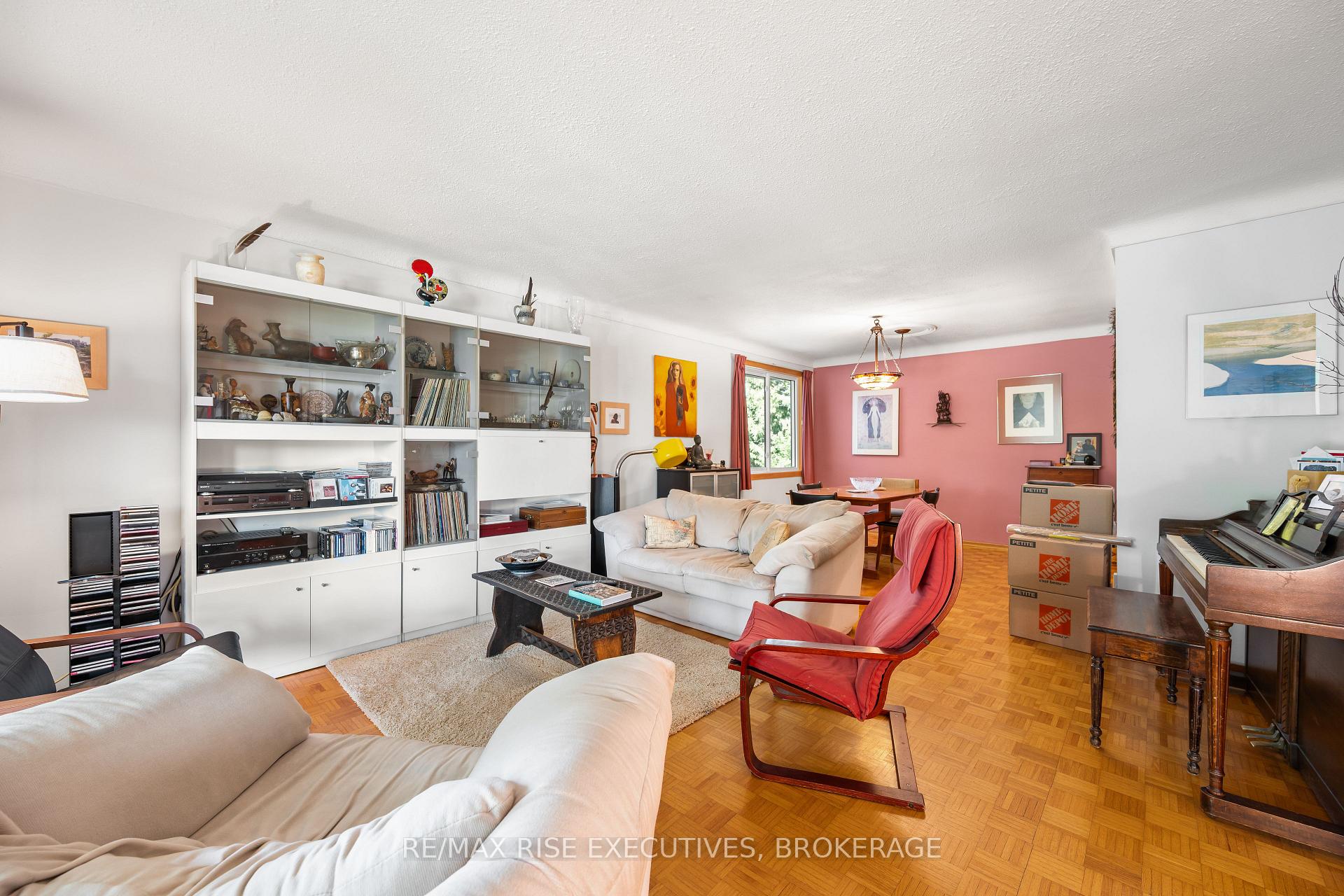 707 Laidlaw Crescent, Kingston — photo 4 of 5