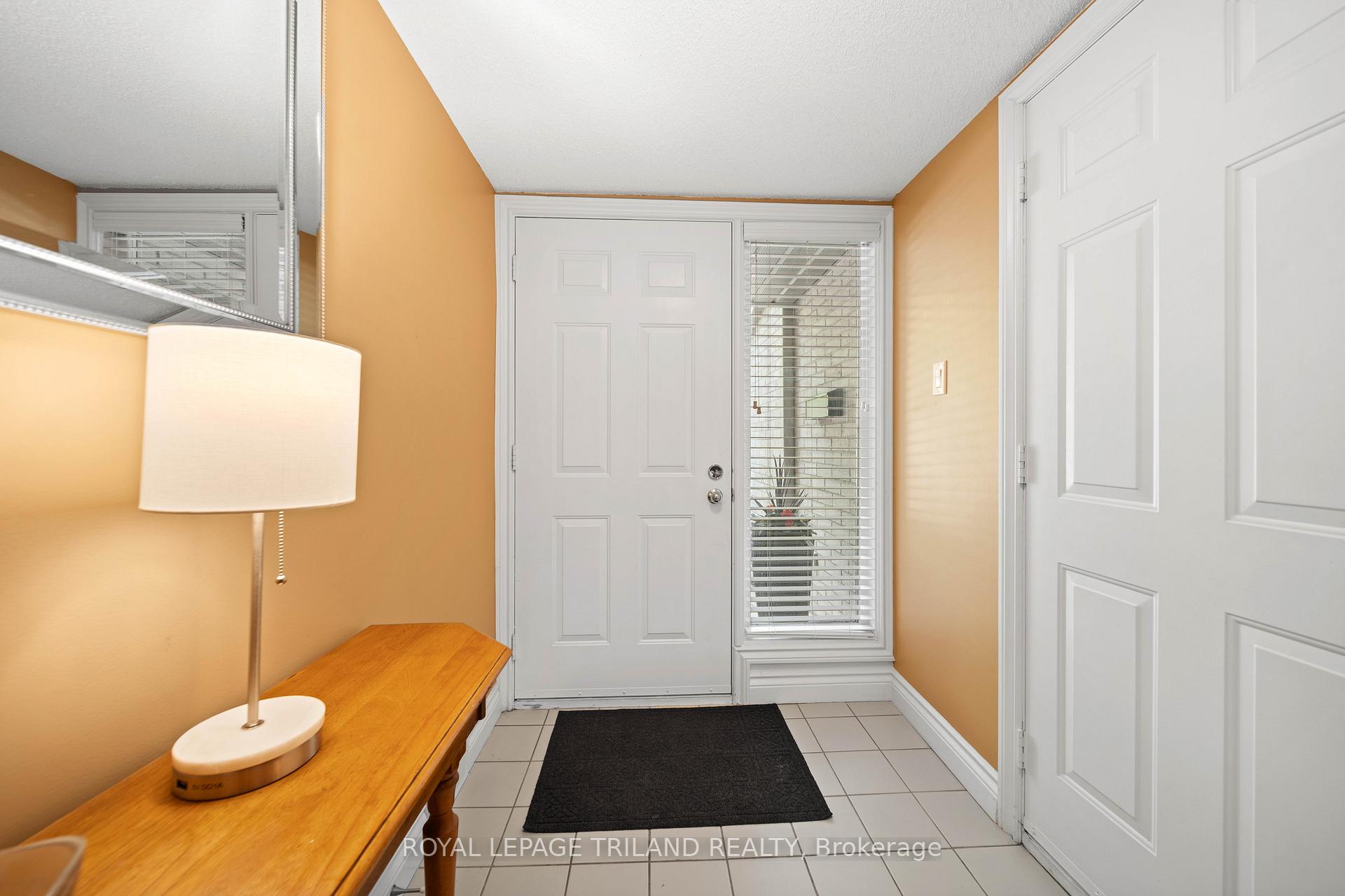 1399 Commissioners Road W 4, London South — photo 3 of 5