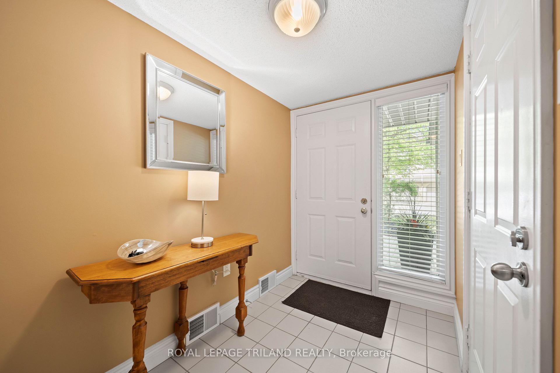 1399 Commissioners Road W 4, London South — photo 4 of 5