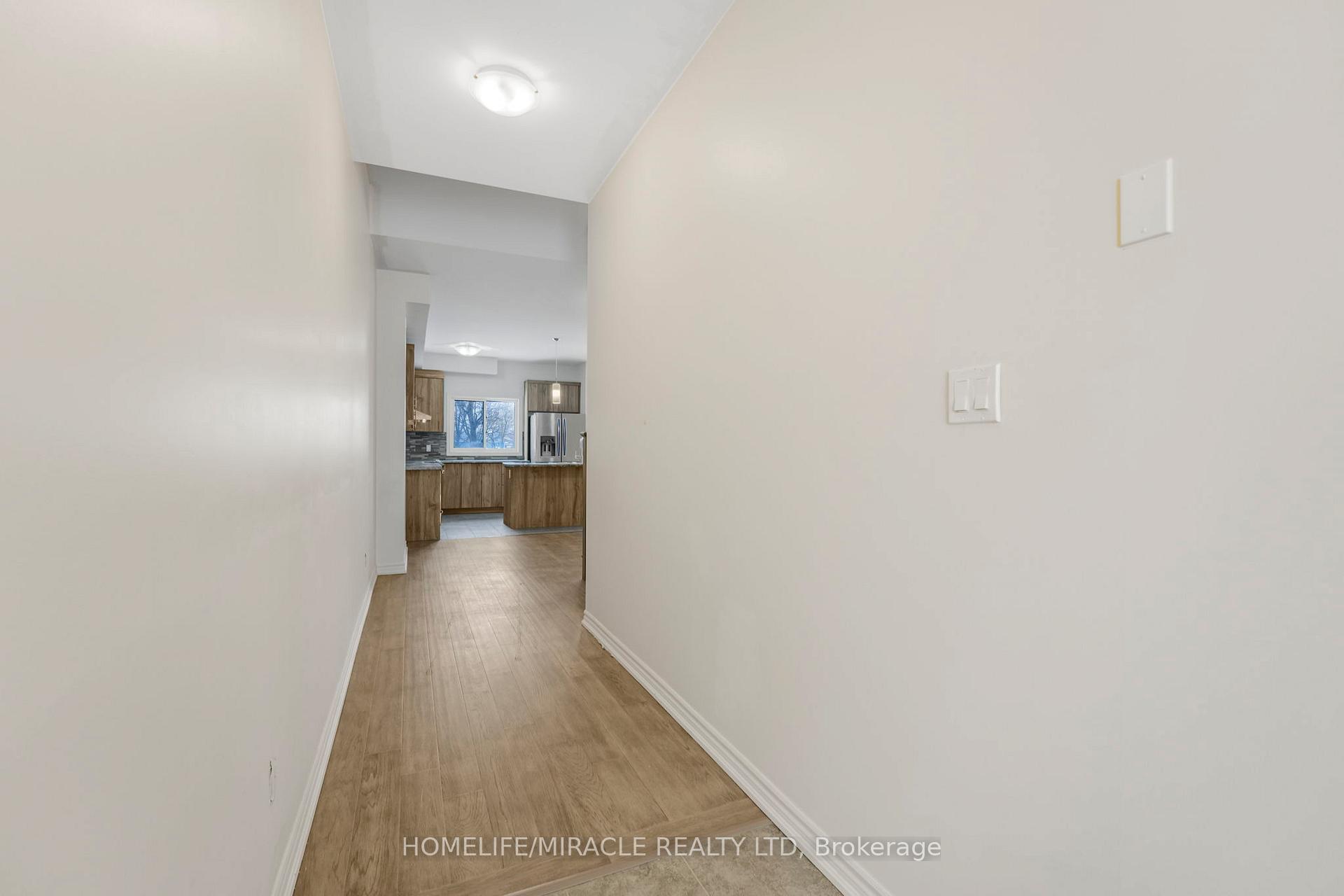 35 Caroline Street, Welland — photo 4 of 5