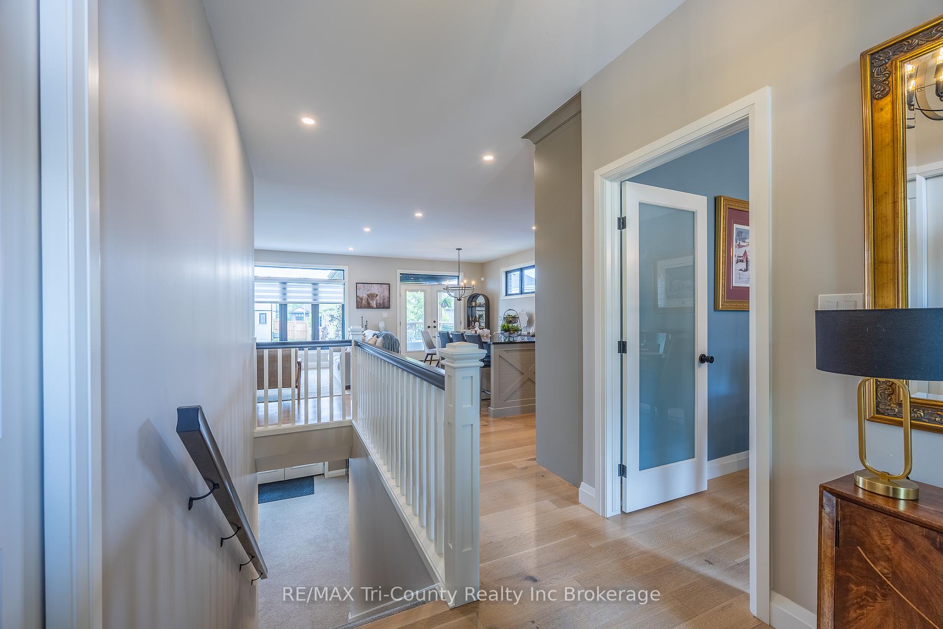 18 Belmont Avenue, Tillsonburg — photo 3 of 5