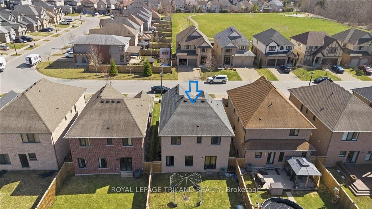 1942 Cedarpark Drive, London North — photo 2 of 5