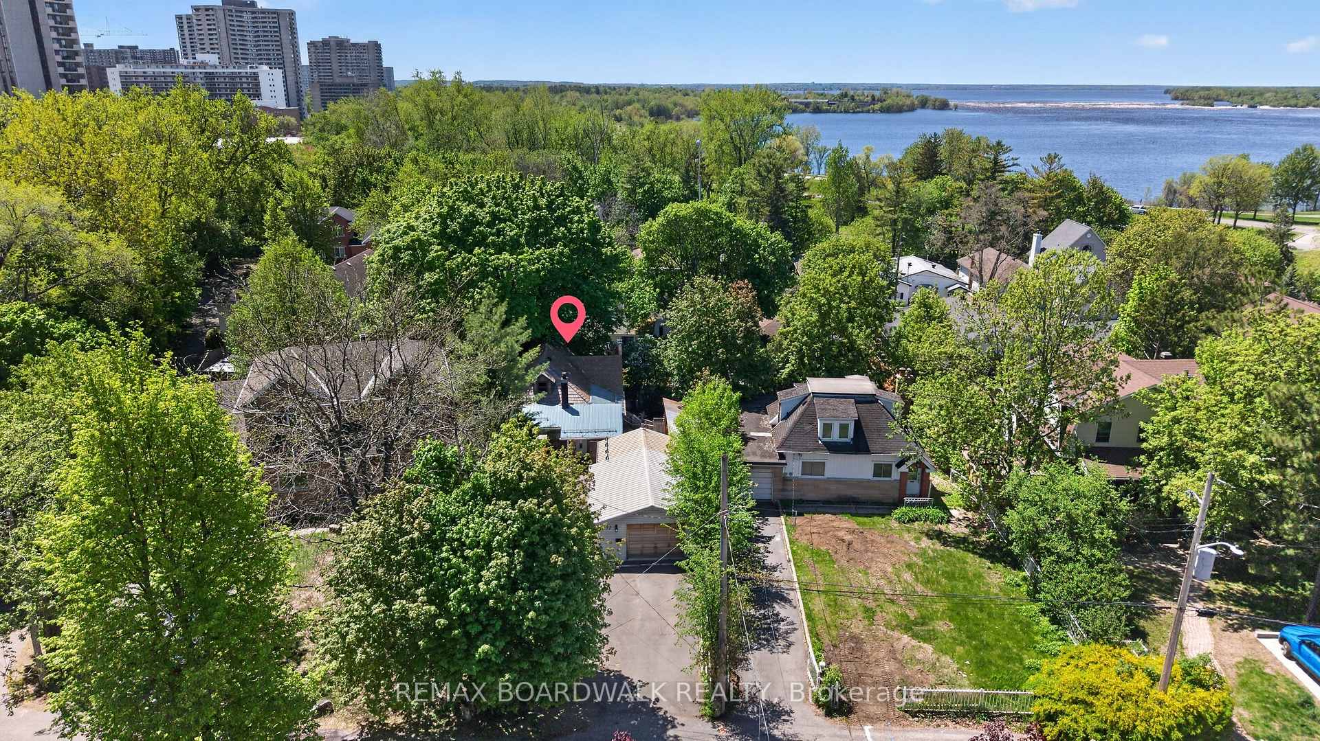 92 Orvigale Road, Woodroffe, ON K2B 5A2 — Woodroffe, Ontario
