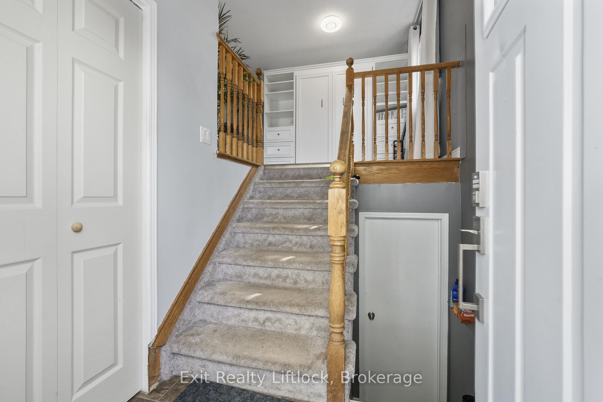802 Mountain Ash Road, Peterborough — photo 4 of 5
