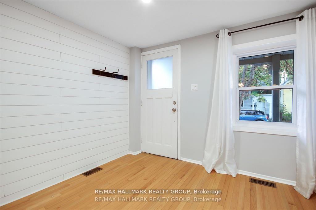 231 St Andrew Street, Lower Town - Sandy Hill — photo 4 of 5
