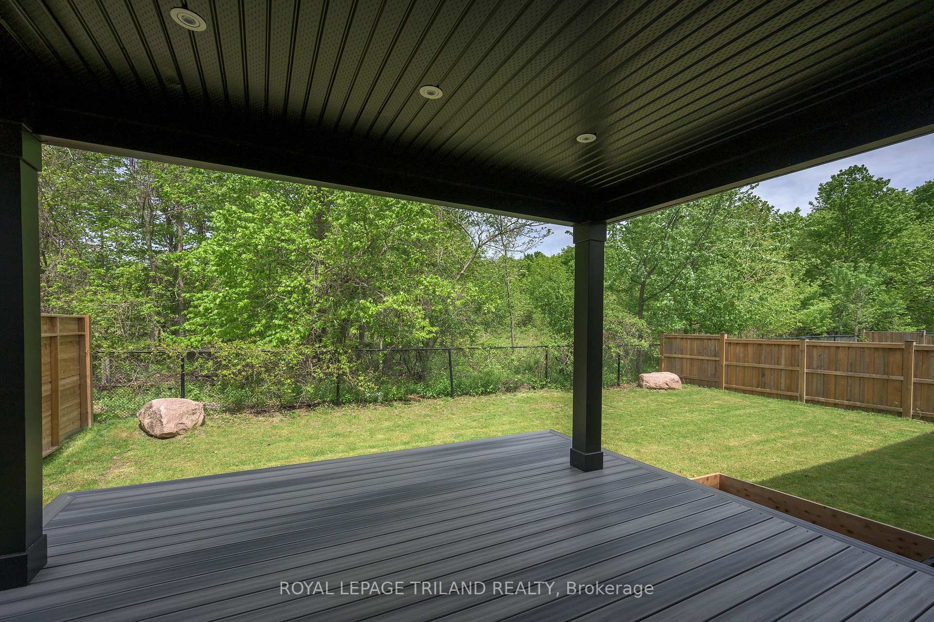 2244 Red Thorne Avenue, London South — photo 3 of 5