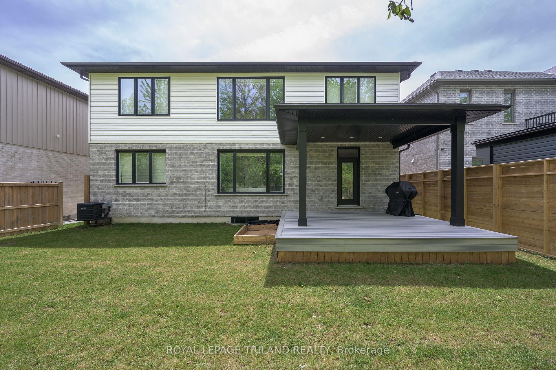2244 Red Thorne Avenue, London South — photo 4 of 5