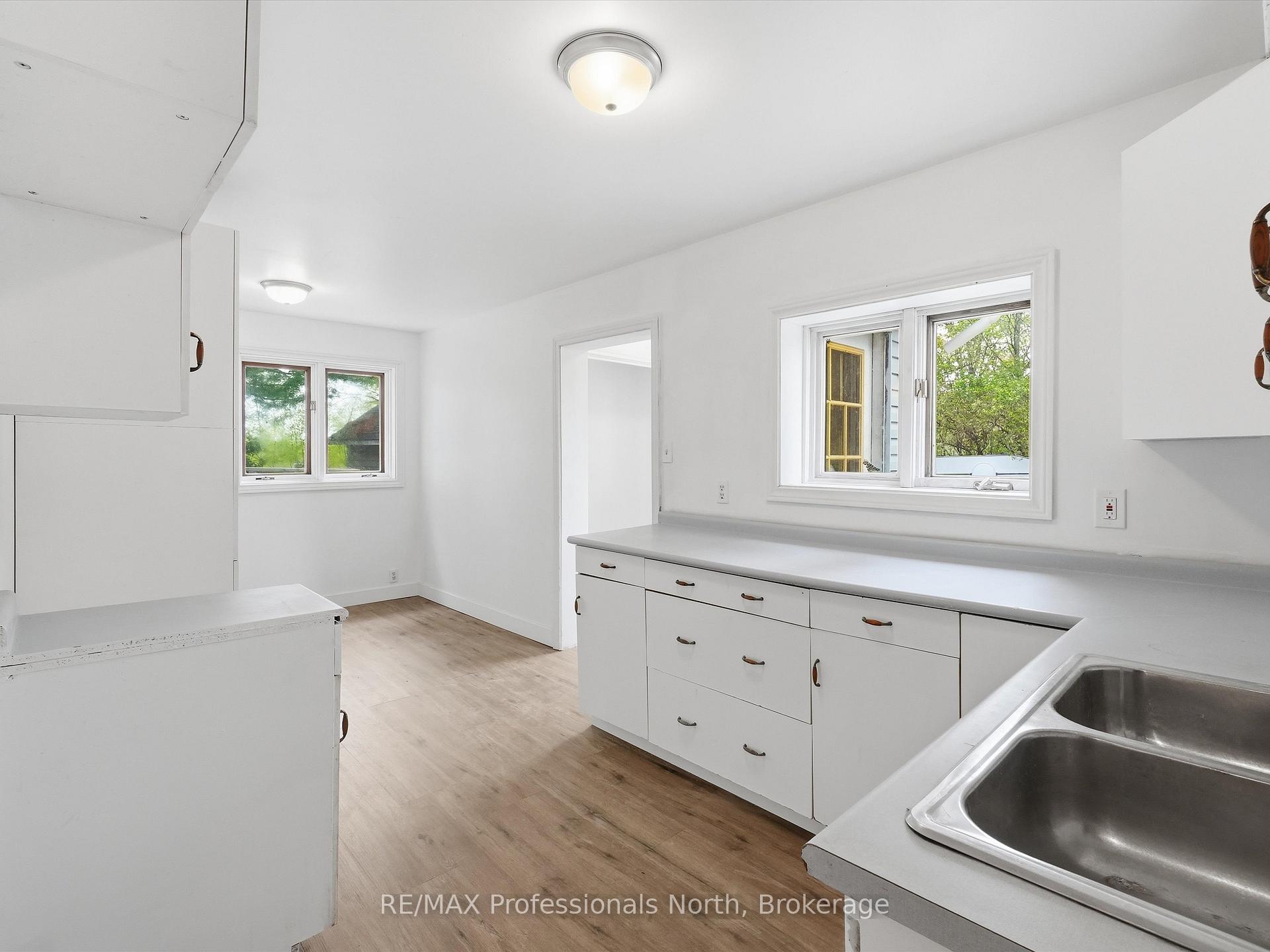 6 Kitchen Road N, Huntsville — photo 3 of 5
