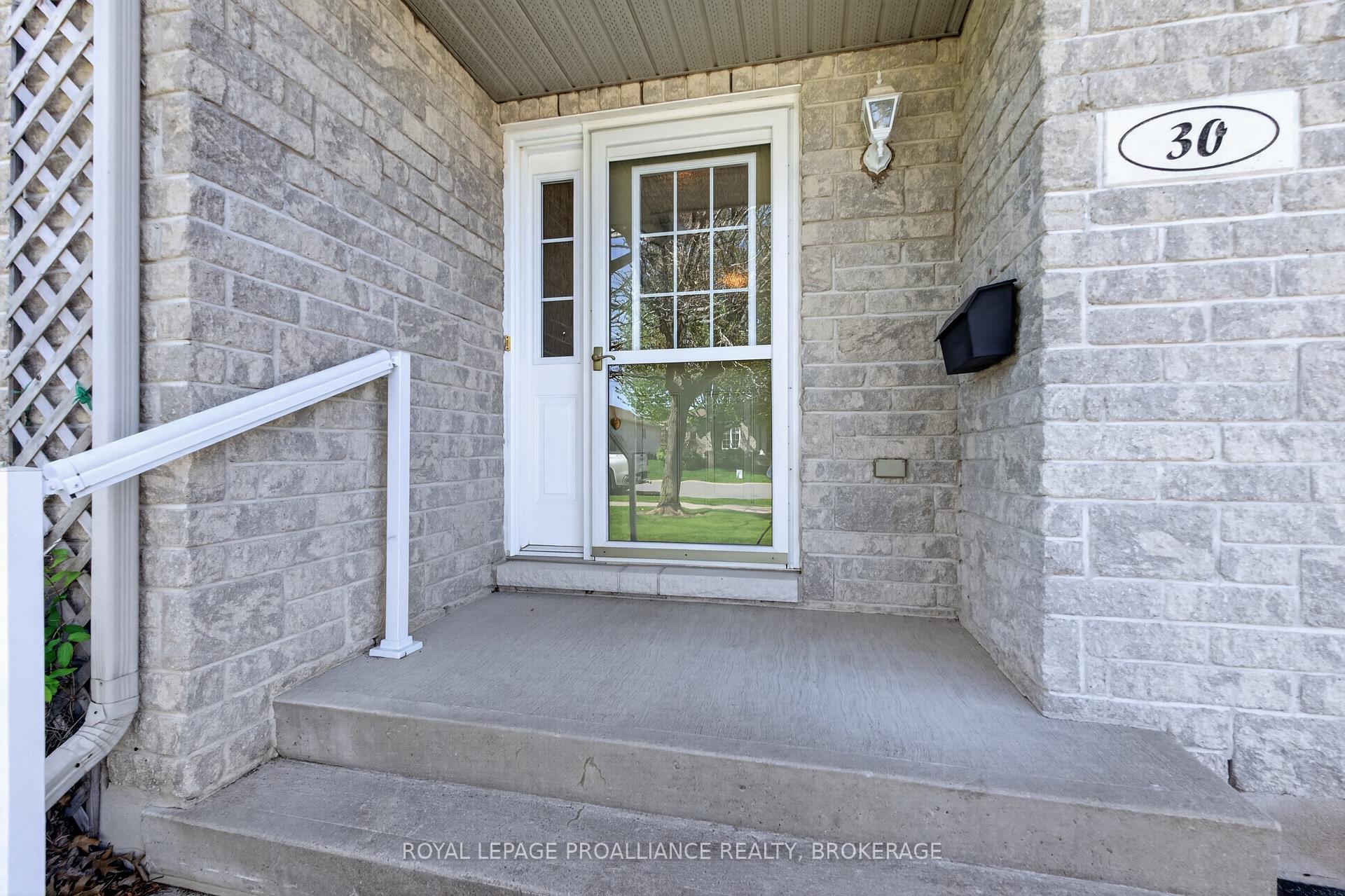 30 Ellesmeer Avenue, Kingston — photo 3 of 5