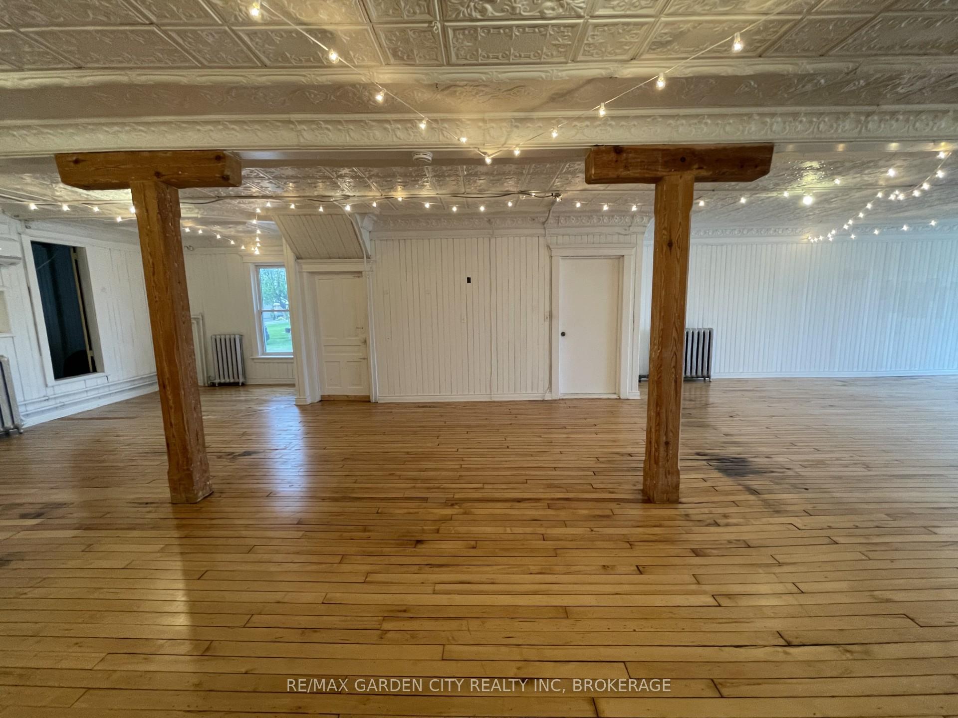 4227 VICTORIA Avenue, Lincoln — photo 2 of 5