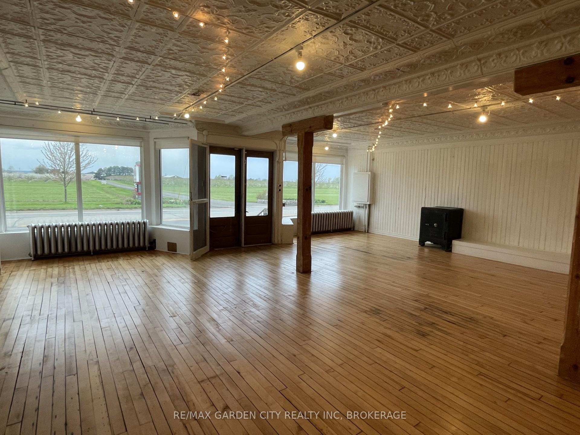 4227 VICTORIA Avenue, Lincoln — photo 4 of 5