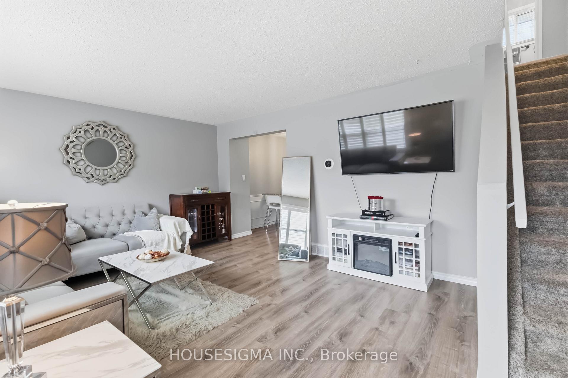 861 DEARNESS Drive, London South — photo 4 of 5